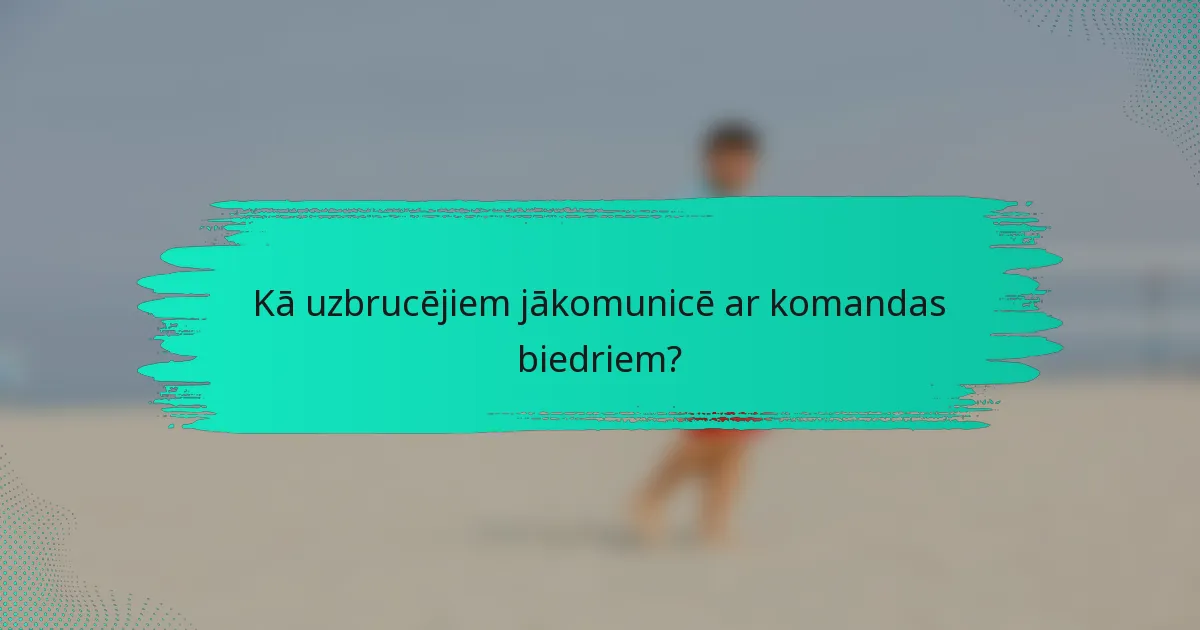 Kā uzbrucējiem jākomunicē ar komandas biedriem?